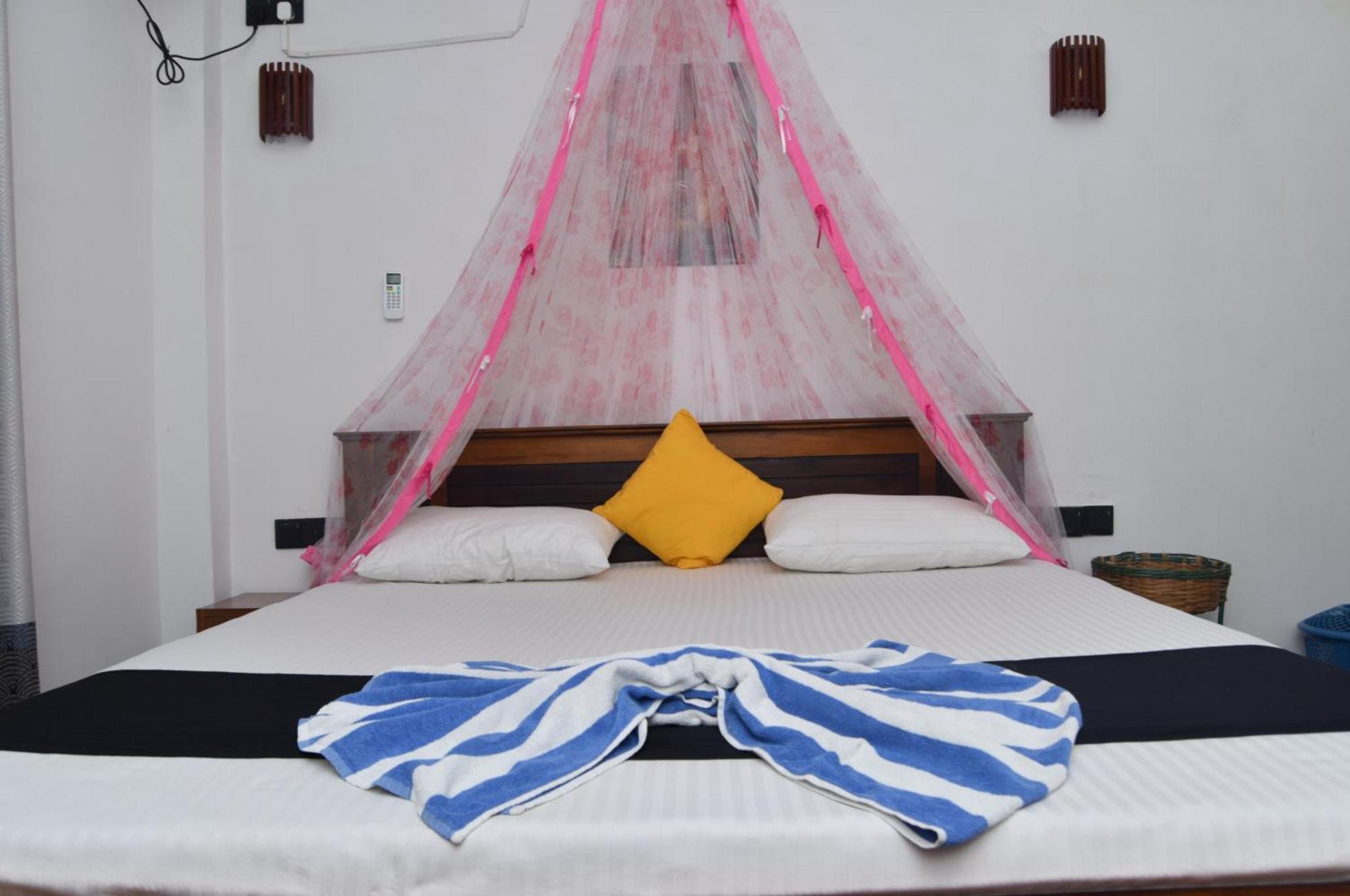 Kosi Giggles Resort Weligama Exterior photo